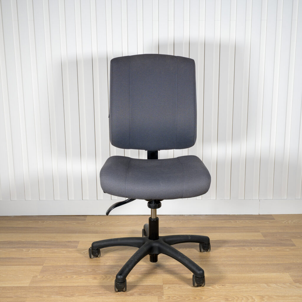Chaise de bureau ergonomique Rouillard usagée – grise, sans accoudoirs