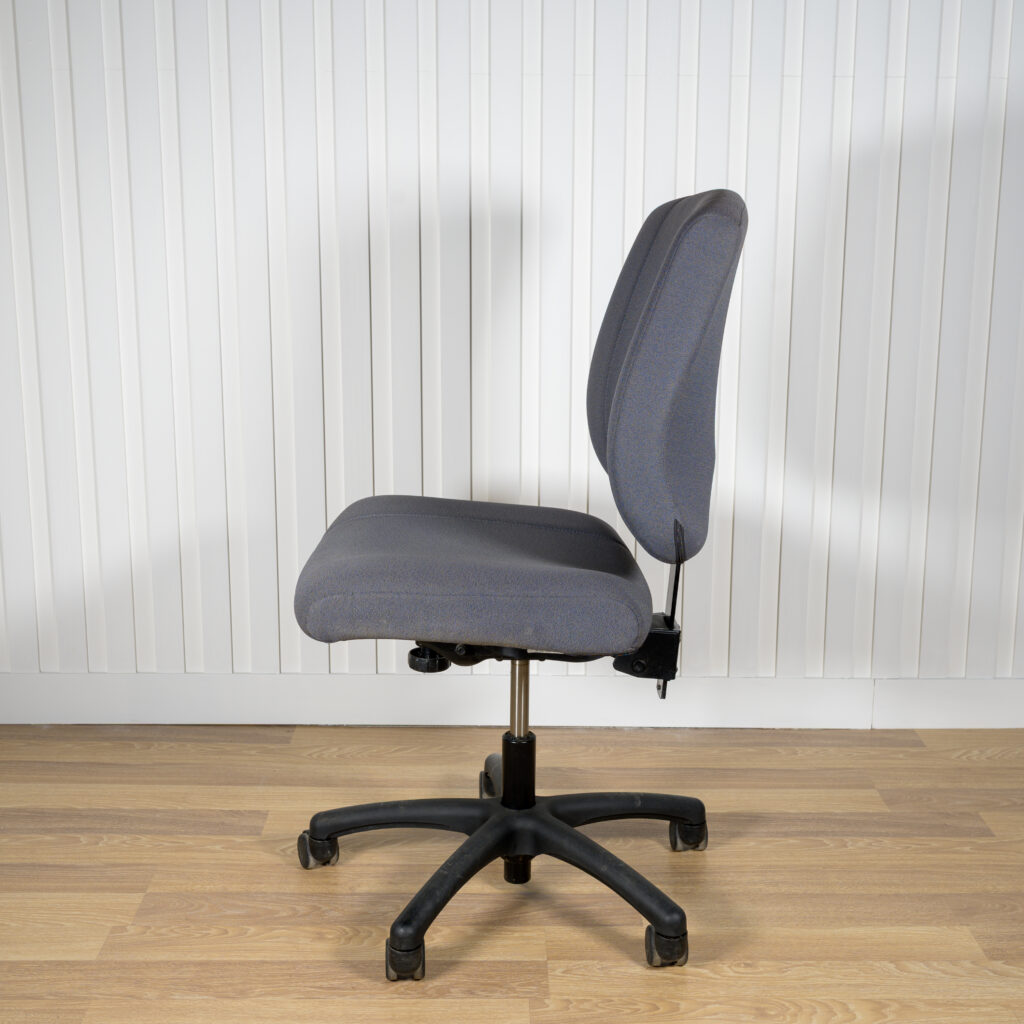 Chaise de bureau ergonomique Rouillard usagée – grise, sans accoudoirs