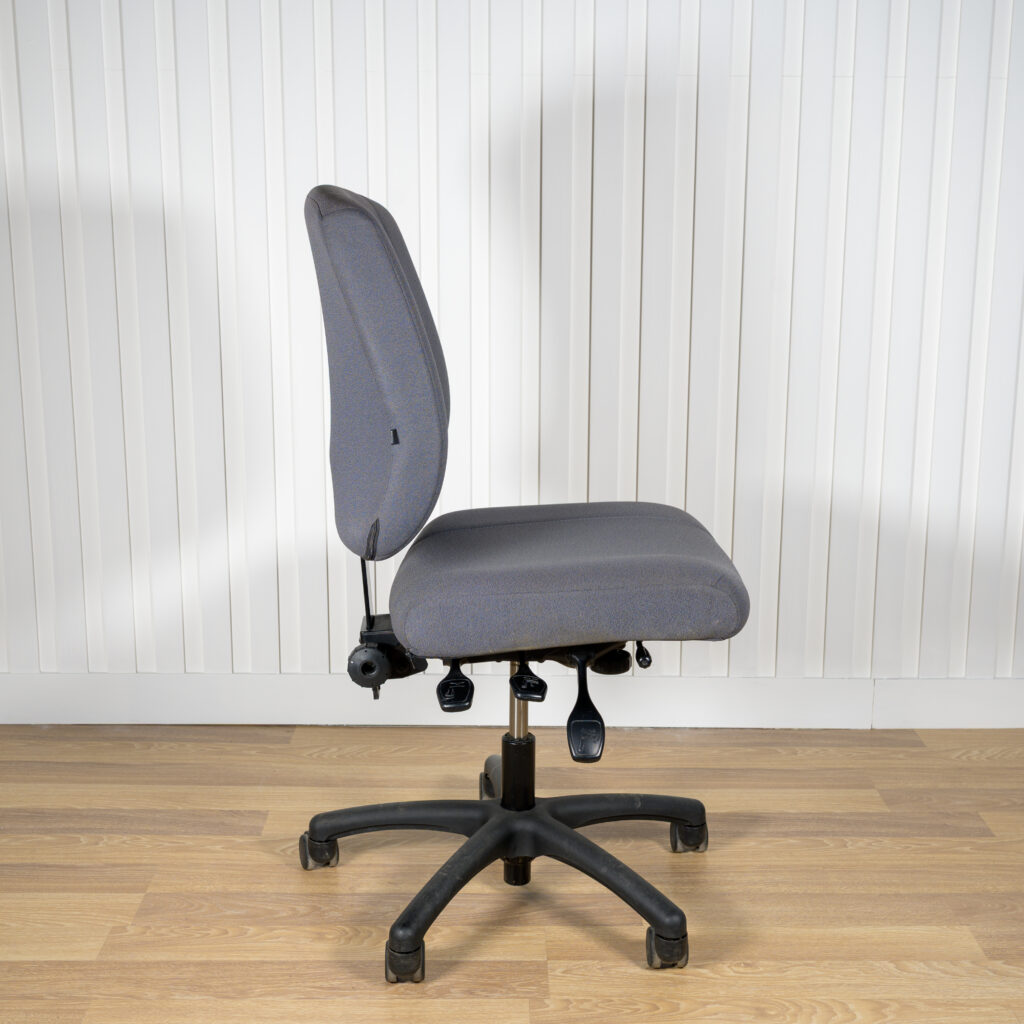 Chaise de bureau ergonomique Rouillard usagée – grise, sans accoudoirs