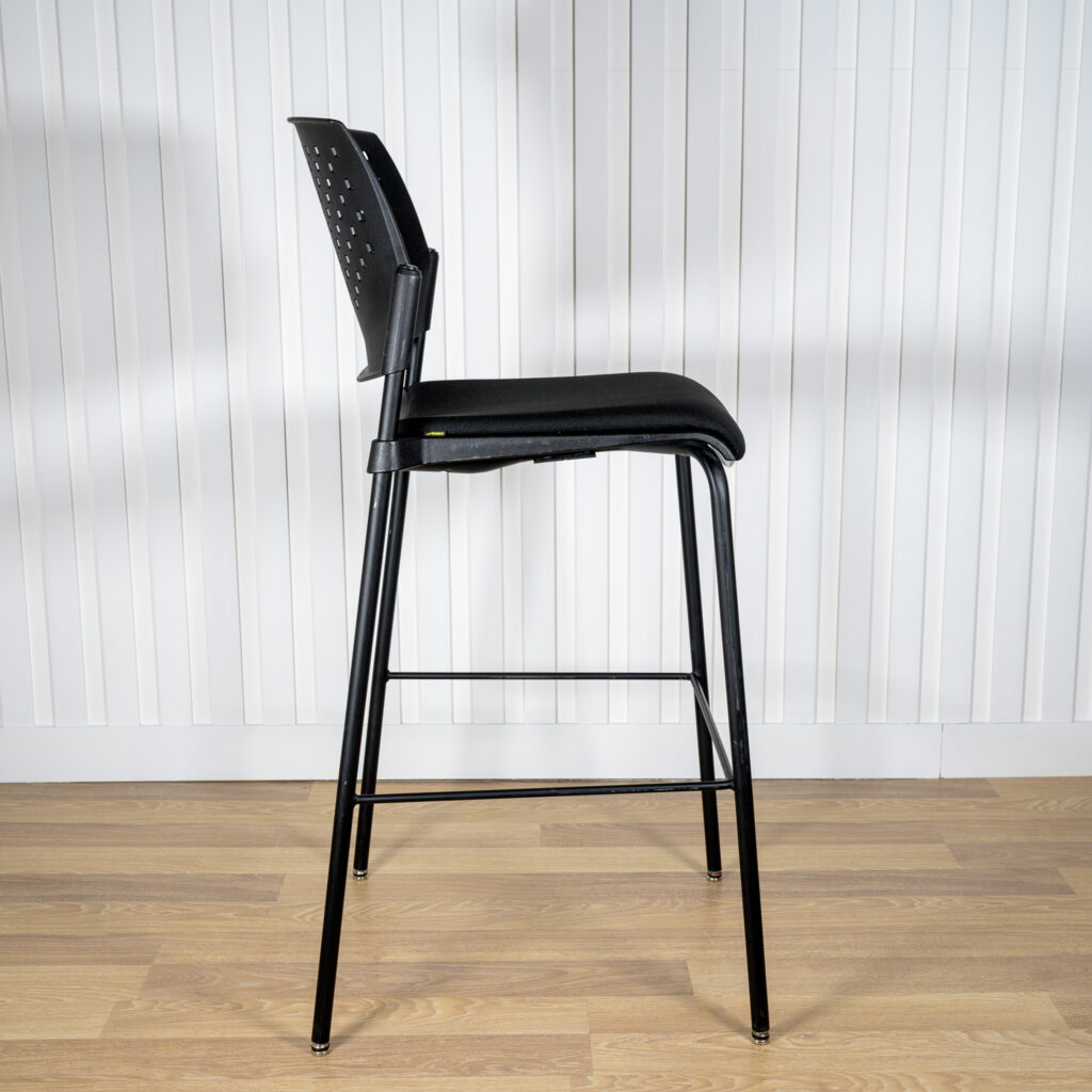 Chaise haute ADI usagée – noire, style bistro