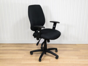 Chaise ergonomique noire Global Offices To Go avec accoudoirs ajustables