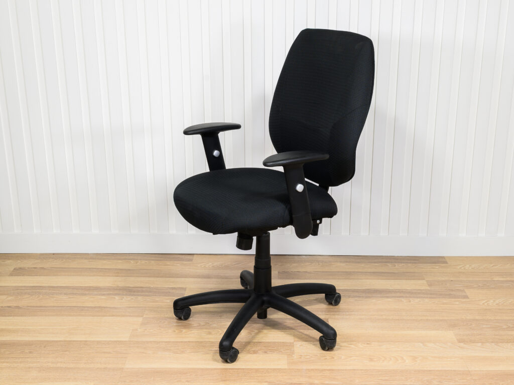 Chaise ergonomique noire Global Offices To Go avec accoudoirs ajustables