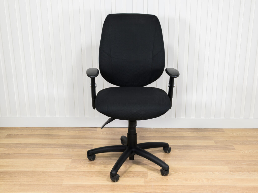 Chaise ergonomique noire Global Offices To Go avec accoudoirs ajustables