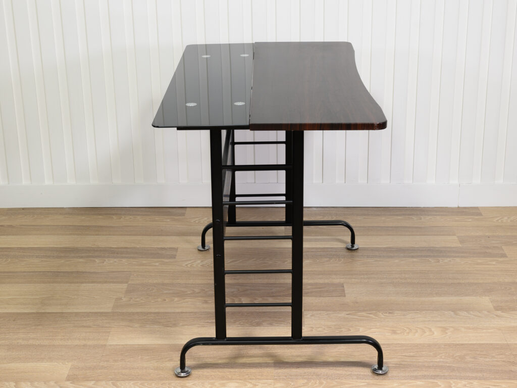 Bureau d’ordinateur compact en verre noir et métal