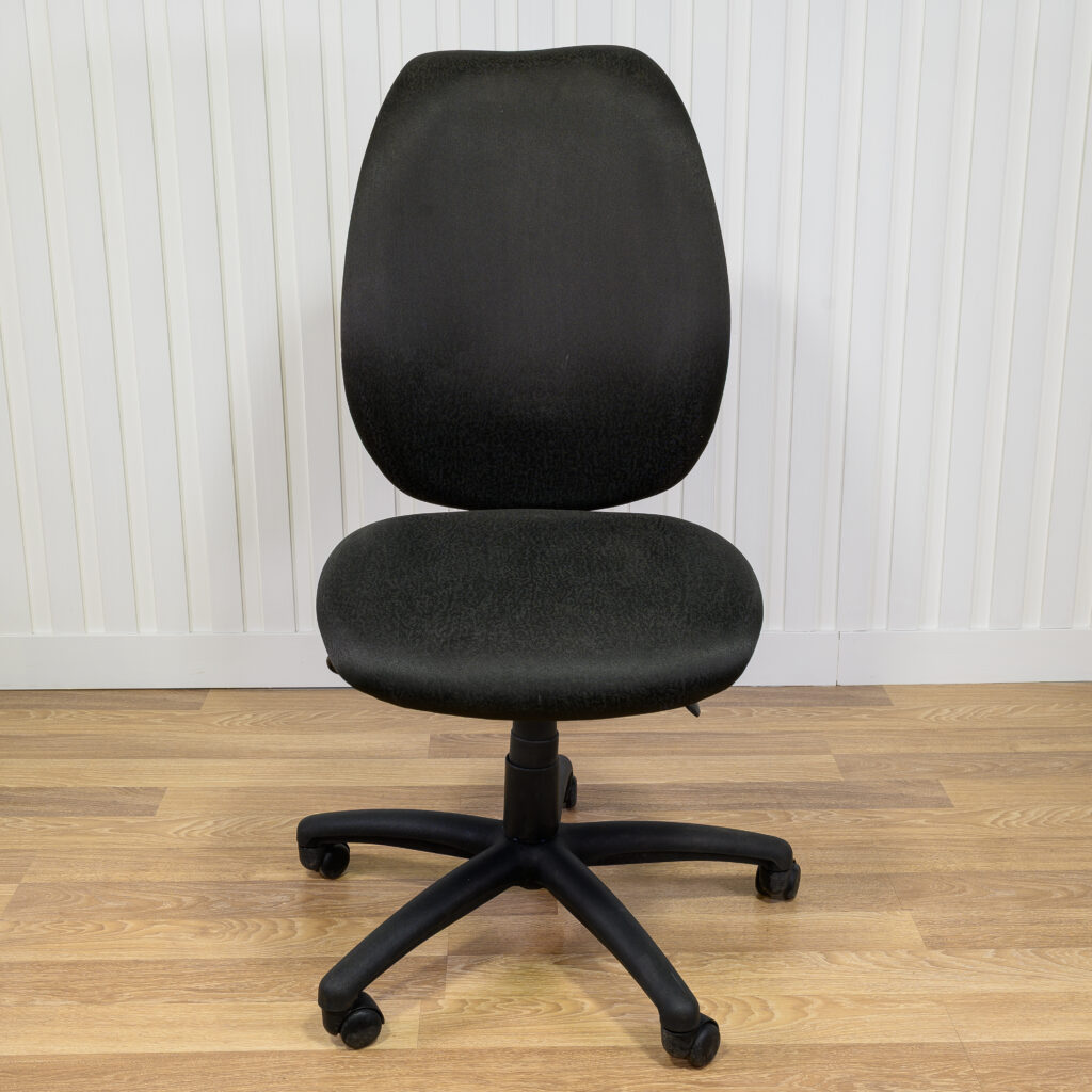 Chaise opérateur noire ajustable — tissu rembourré, sans accoudoirs