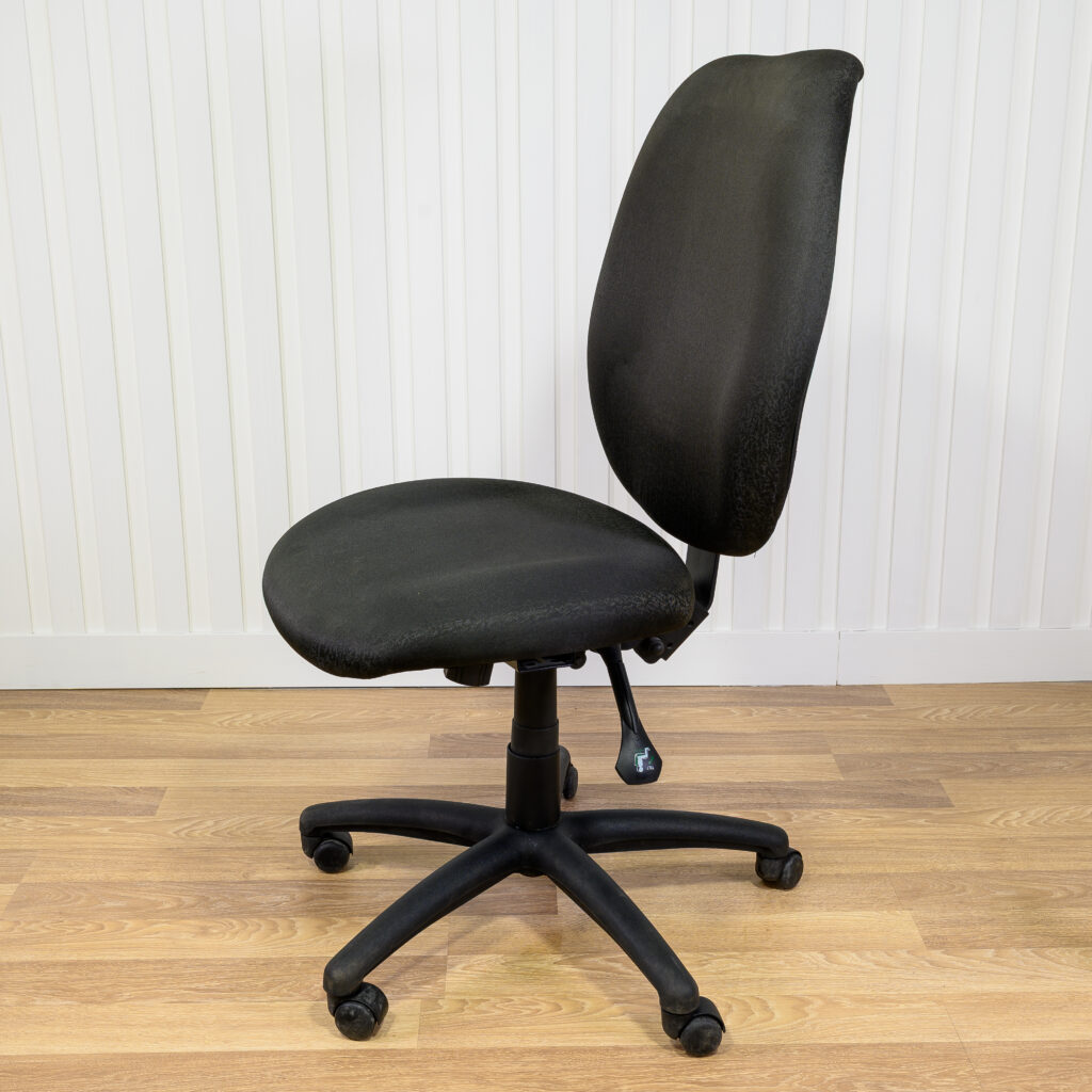 Chaise opérateur noire ajustable — tissu rembourré, sans accoudoirs
