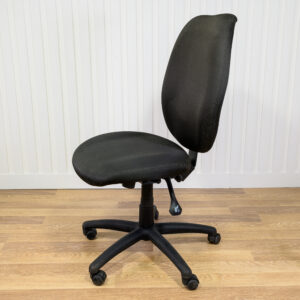 Chaise opérateur noire ajustable — tissu rembourré, sans accoudoirs