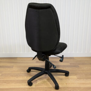 Chaise opérateur noire ajustable — tissu rembourré, sans accoudoirs